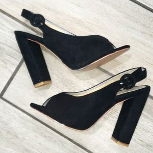 High heel sling back pumps.